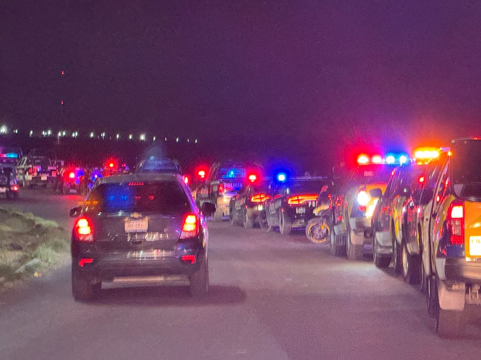 Patrullas de la Polic\u00eda Municipal de El Marqu\u00e9s rodean predio invadido en prolongaci\u00f3n Constituyentes Quer\u00e9taro