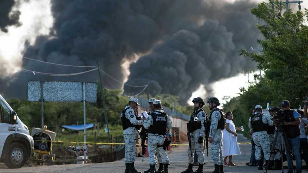 Pemex controla incendio en sur de México y busca a 5 trabajadores tras evento. EFE/Angel Hernández.