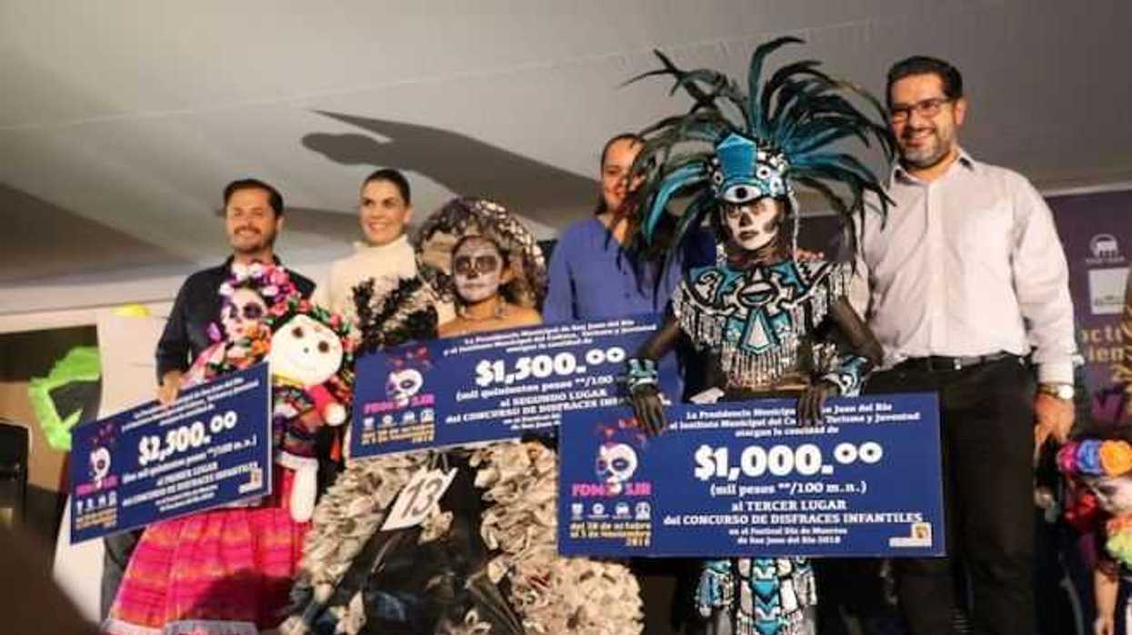 pequenos-representan-la-fiesta-de-los-muertos-en-san-juan-del-rio-1