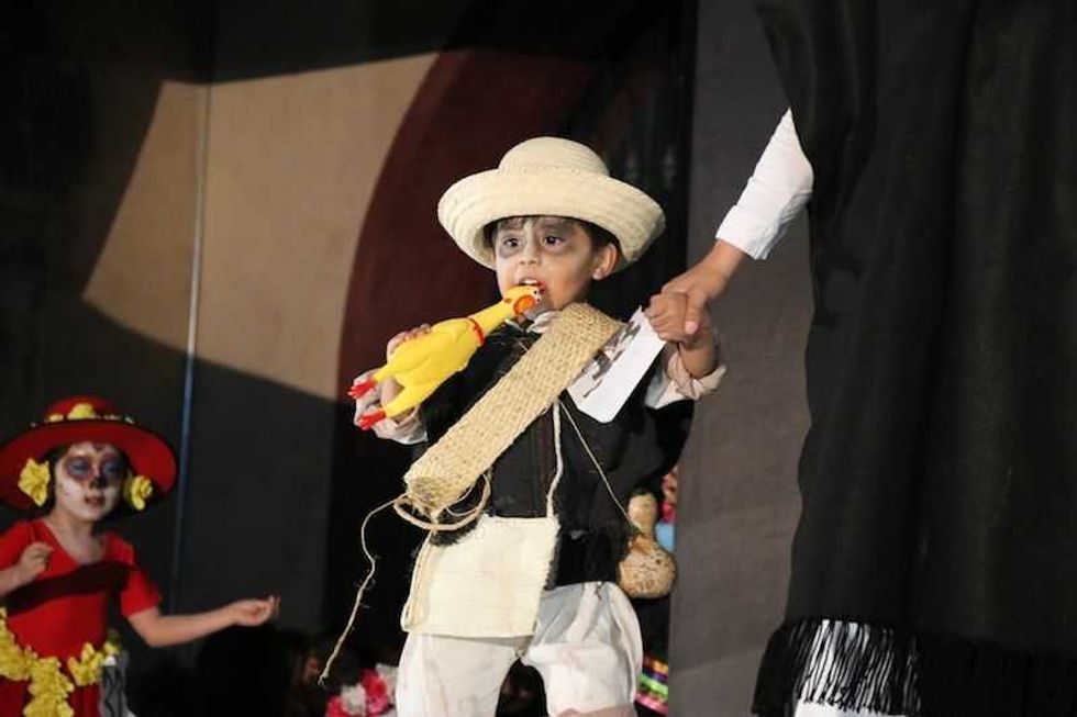 pequenos representan la fiesta de los muertos en san juan del rio 11