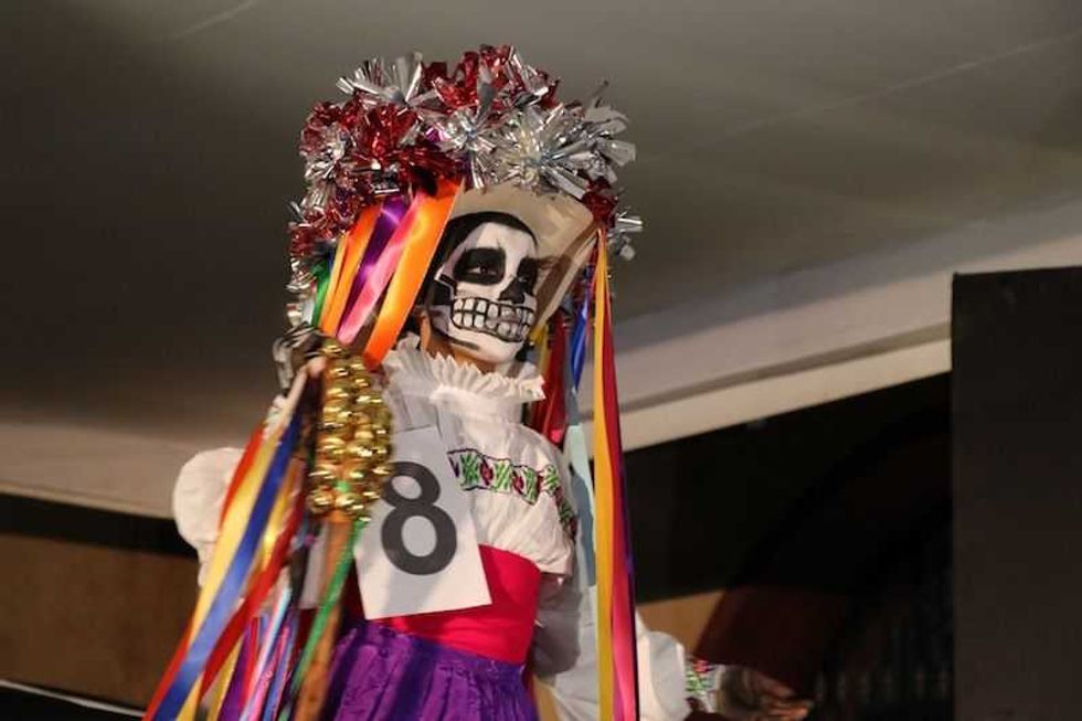 pequenos representan la fiesta de los muertos en san juan del rio 5