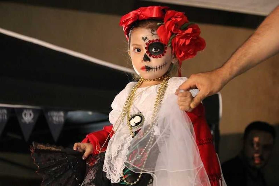 pequenos representan la fiesta de los muertos en san juan del rio 56