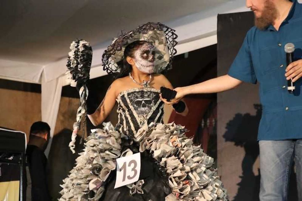pequenos representan la fiesta de los muertos en san juan del rio 8
