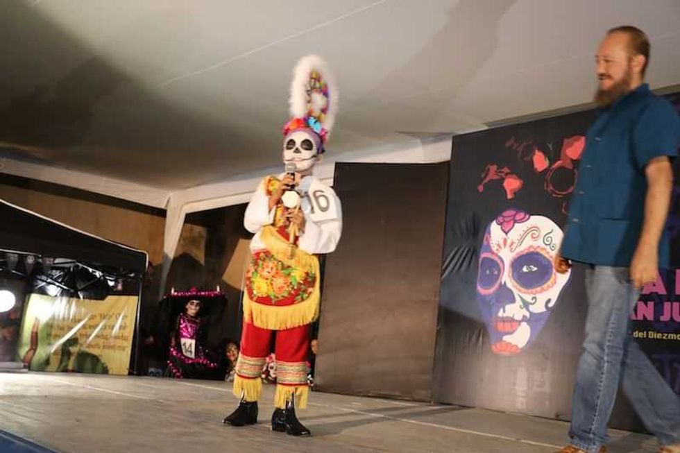 pequenos representan la fiesta de los muertos en san juan del rio 9