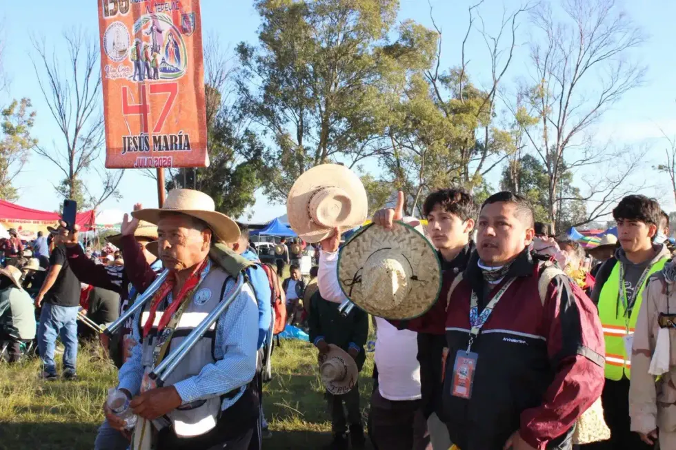 Peregrinos de Quer\u00e9taro ingresan al campo de Huehuetoca tras una larga jornada de caminata rumbo a la Bas\u00edlica de Guadalupe.