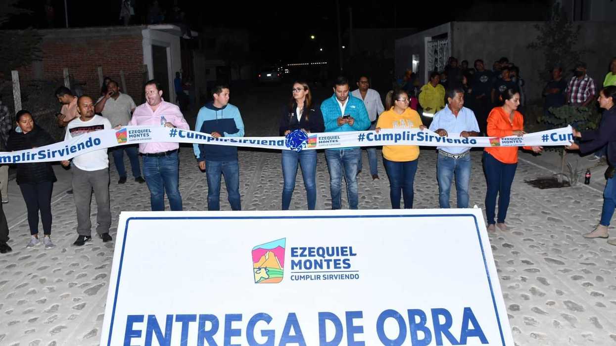 Pérez Montes inaugura obra de empedrado en localidad ‘Las Flores’.