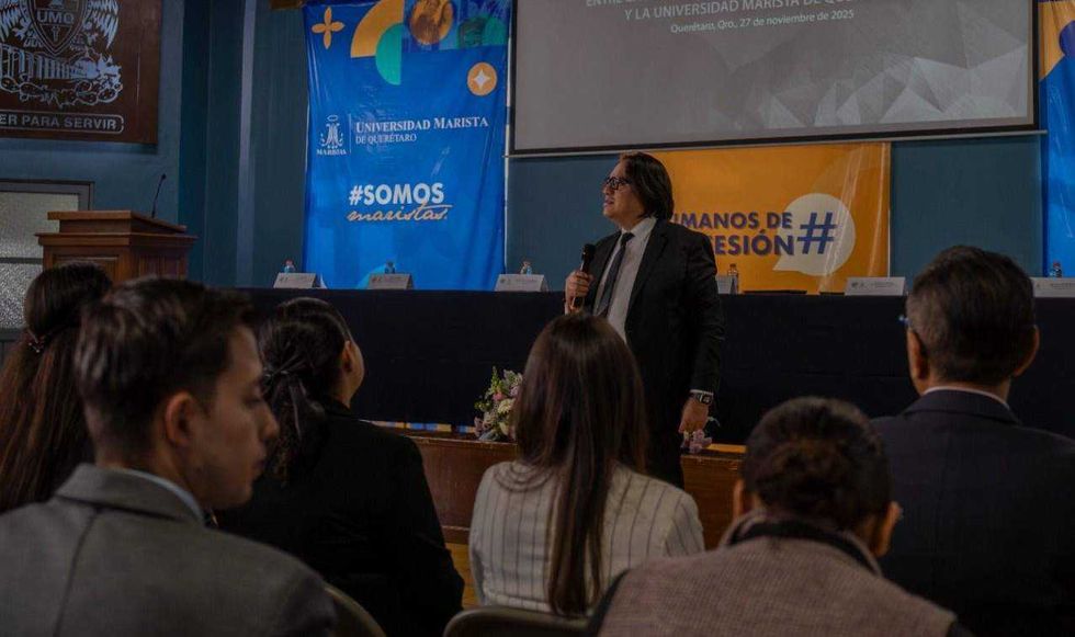 Personal de inspección municipal durante operativo en el Centro Histórico de Querétaro que derivó en enfrentamiento con artesanos el 6 de diciembre de 2025.