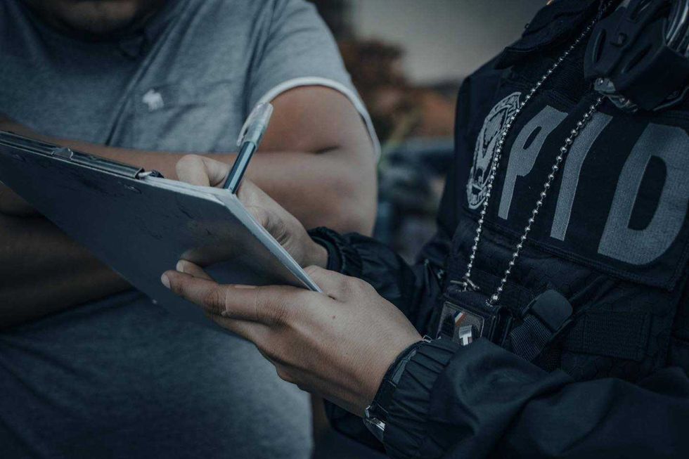 Personal de la Fiscal\u00eda General de Quer\u00e9taro ejecuta cateo en instituci\u00f3n educativa irregular en Horno de Cal, Tolim\u00e1n, tras querellas por fraude acad\u00e9mico