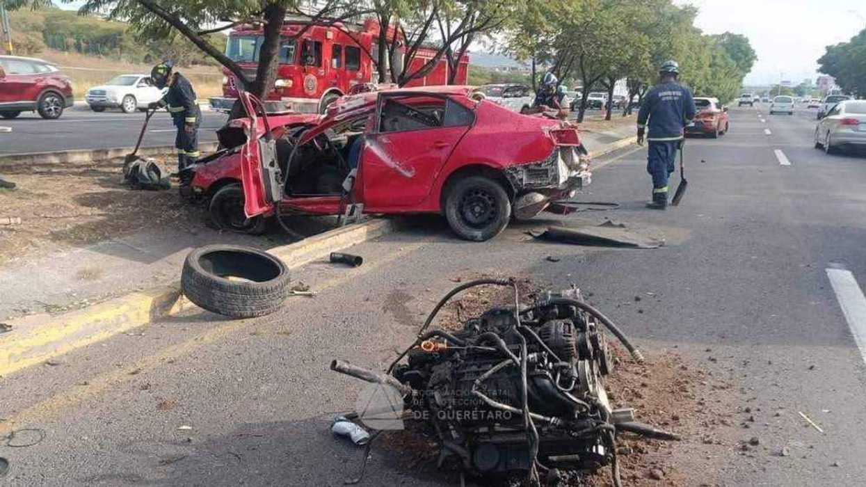 Personal de Protección Civil, Bomberos y CRUM atendieron el accidente vehicular que dejó un fallecido en Paseo de la República.