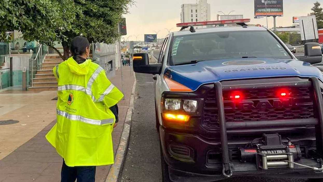 Personal de Protección Civil capitalina realiza recorrido nocturno con personas en situación de calle en Querétaro
