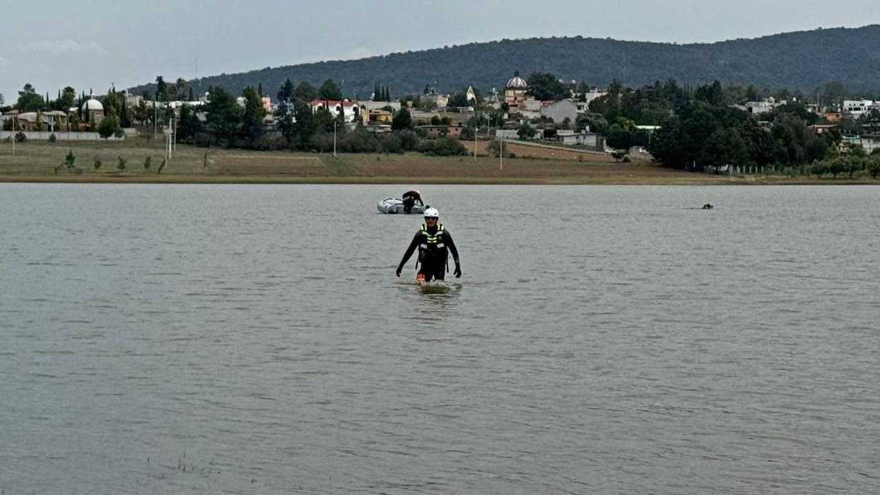 Personal de Protección Civil Querétaro realiza capacitación en rescate acuático en la presa San Pedro de Huimilpan ante el riesgo de ahogamientos