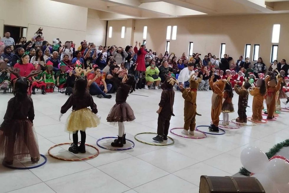 Personal del DIF Quer\u00e9taro durante actividades de atenci\u00f3n comunitaria en 2025.