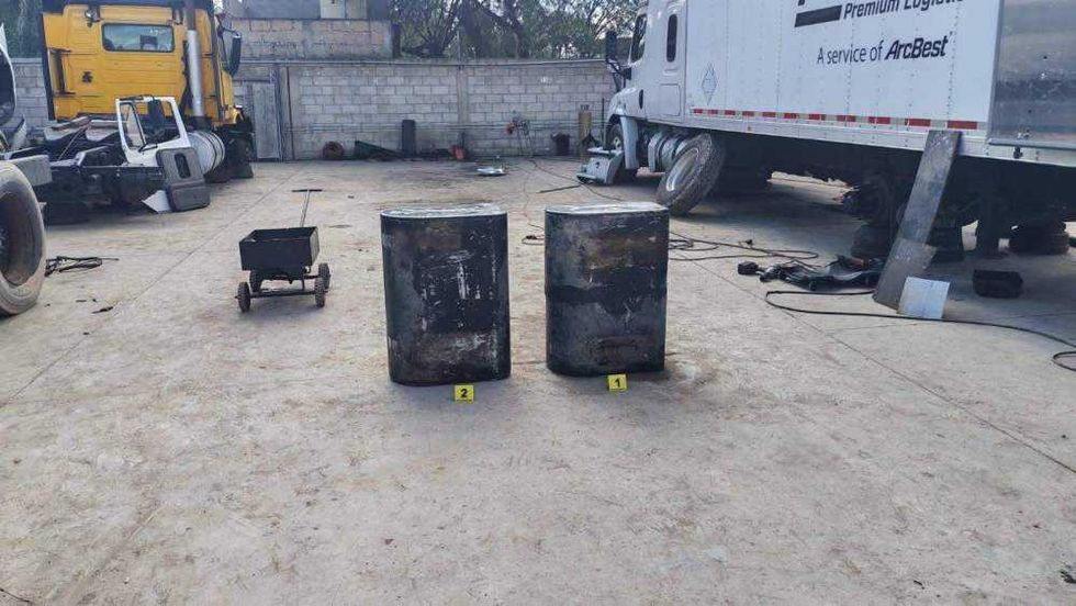 Personal militar localizó 71 paquetes de cocaína en el contenedor de un camión de carga durante revisión en un predio.