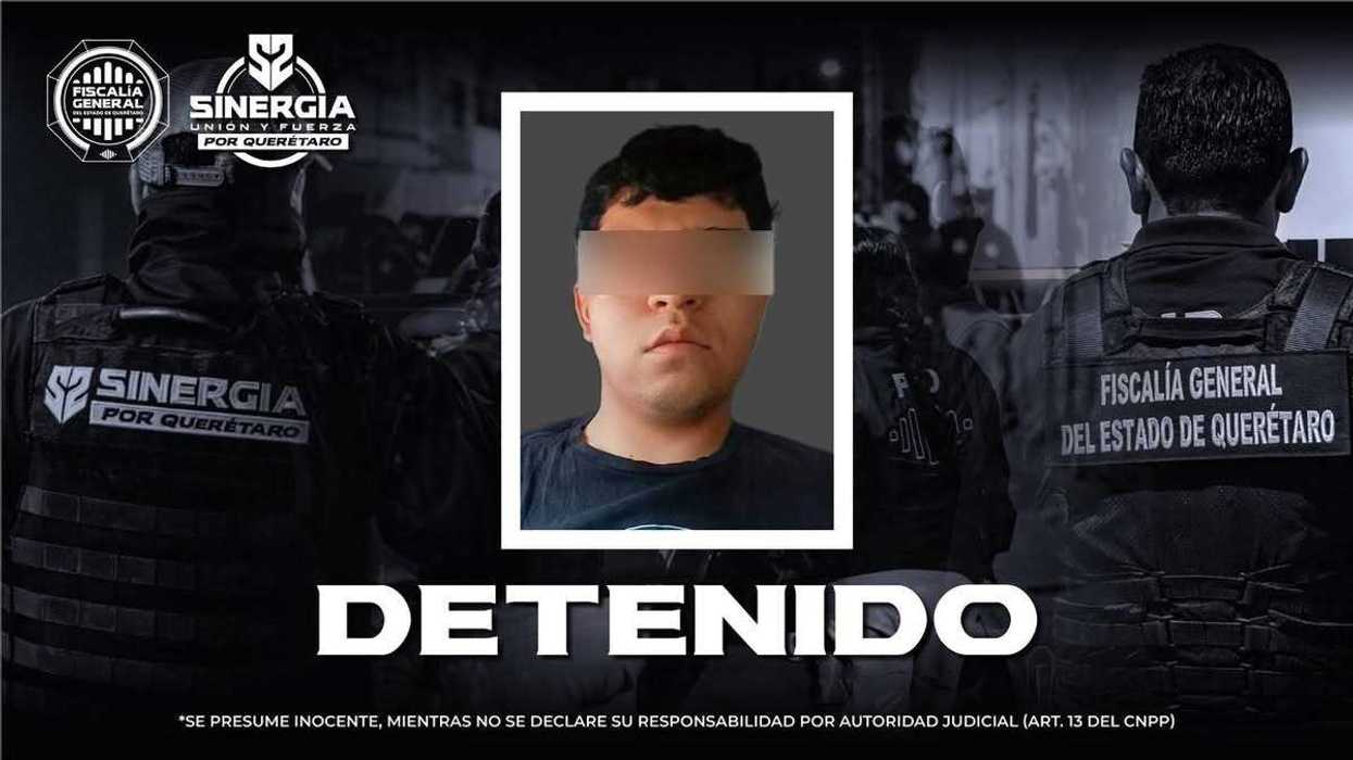 Personal ministerial de la Fiscalía General del Estado durante diligencia de detención del presunto autor de amenazas contra regidor en Querétaro capital.