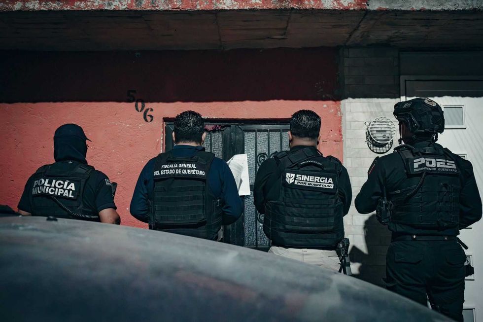 Personal ministerial ejecuta cateos Sinergia Quer\u00e9taro en diligencias simult\u00e1neas en tres municipios del estado