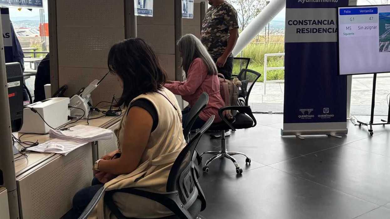 Personal municipal atiende a ciudadanos en las ventanillas del CAM Norte en BLOQUE