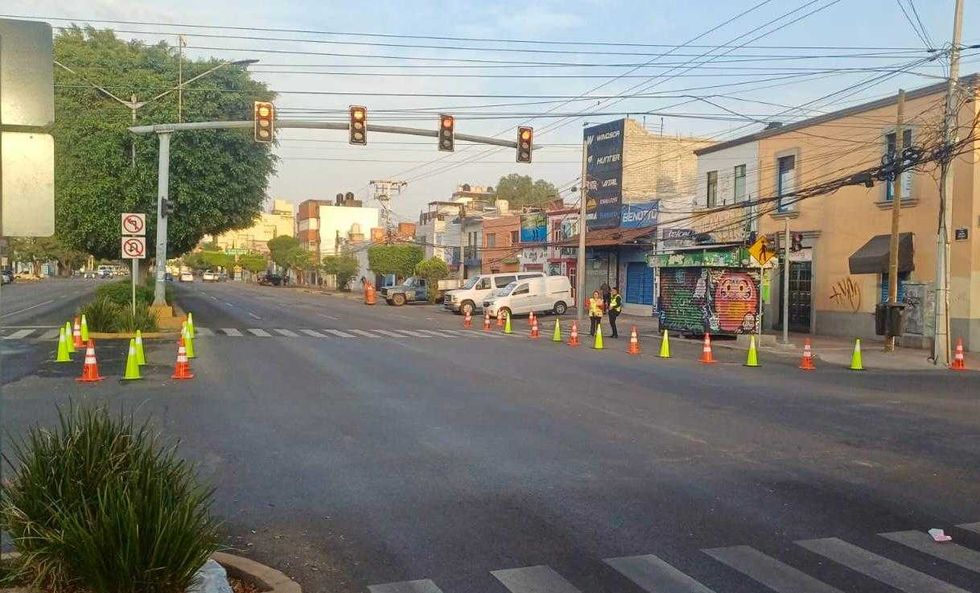 Pilotaje vial con elementos temporales en cruce Zaragoza Ezequiel Montes Centro Hist\u00f3rico Quer\u00e9taro