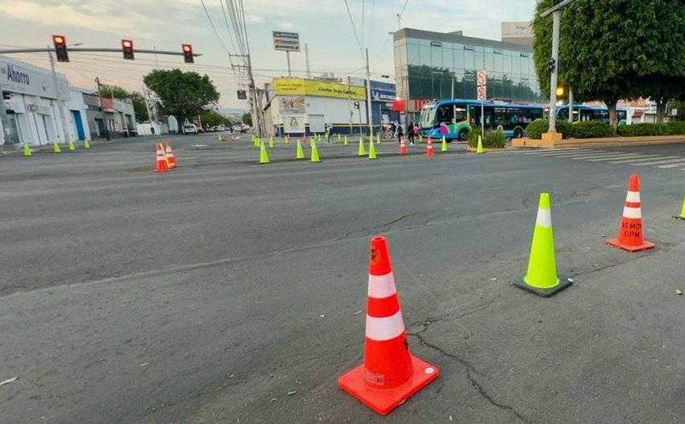 Pilotaje vial con elementos temporales en cruce Zaragoza Ezequiel Montes Centro Hist\u00f3rico Quer\u00e9taro