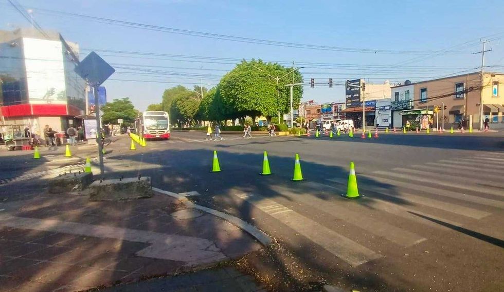 Pilotaje vial con elementos temporales en cruce Zaragoza Ezequiel Montes Centro Hist\u00f3rico Quer\u00e9taro