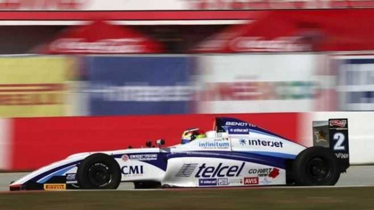 piloto-mexicano-javier-gonzalez-se-enfrenta-al-circuito-callejero-pau