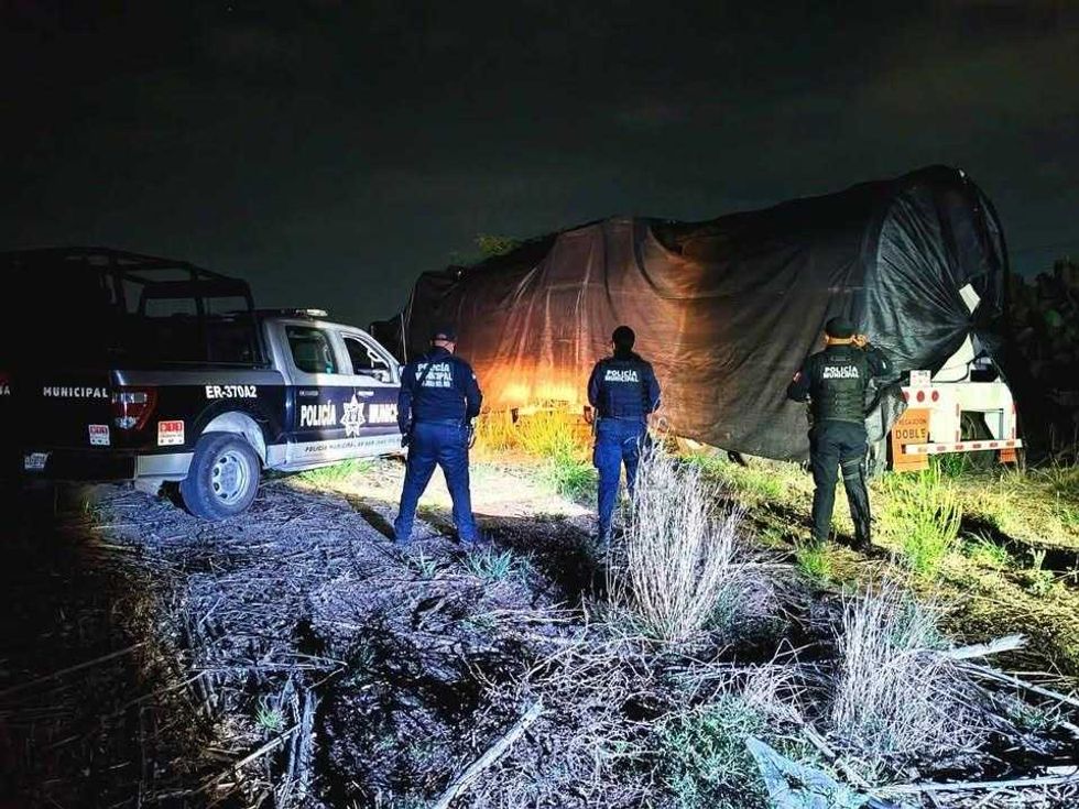 Pipa con capacidad de m\u00e1s de 30 mil litros asegurada por toma clandestina en la carretera federal 120 en San Juan del R\u00edo