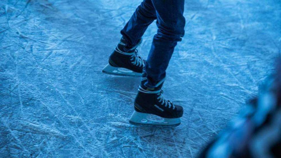 Pista de hielo gratuita del Festival Alegría 2025 en Plaza Independencia, San Juan del Río, Querétaro.