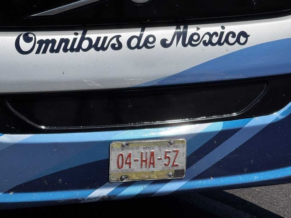 Placa federal 04-HA-5Z del autob\u00fas de \u00d3mnibus de M\u00e9xico involucrado en accidente en Quer\u00e9taro