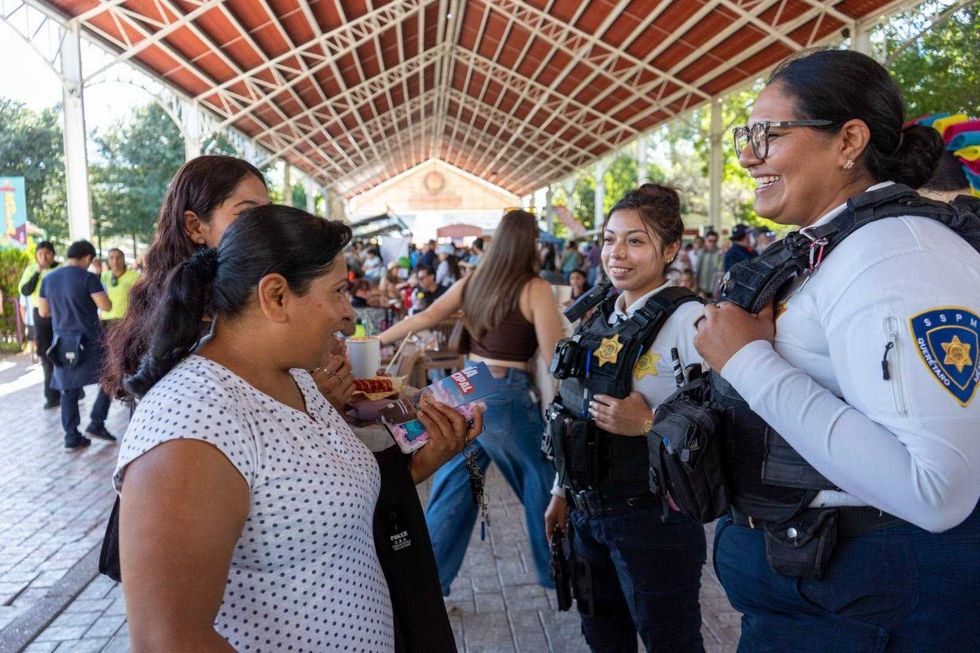 Polic\u00edas de la SSPMQ en actividad operativa en el municipio de Quer\u00e9taro; el municipio abre apoyo de vivienda hasta 50 mil pesos para personal activo