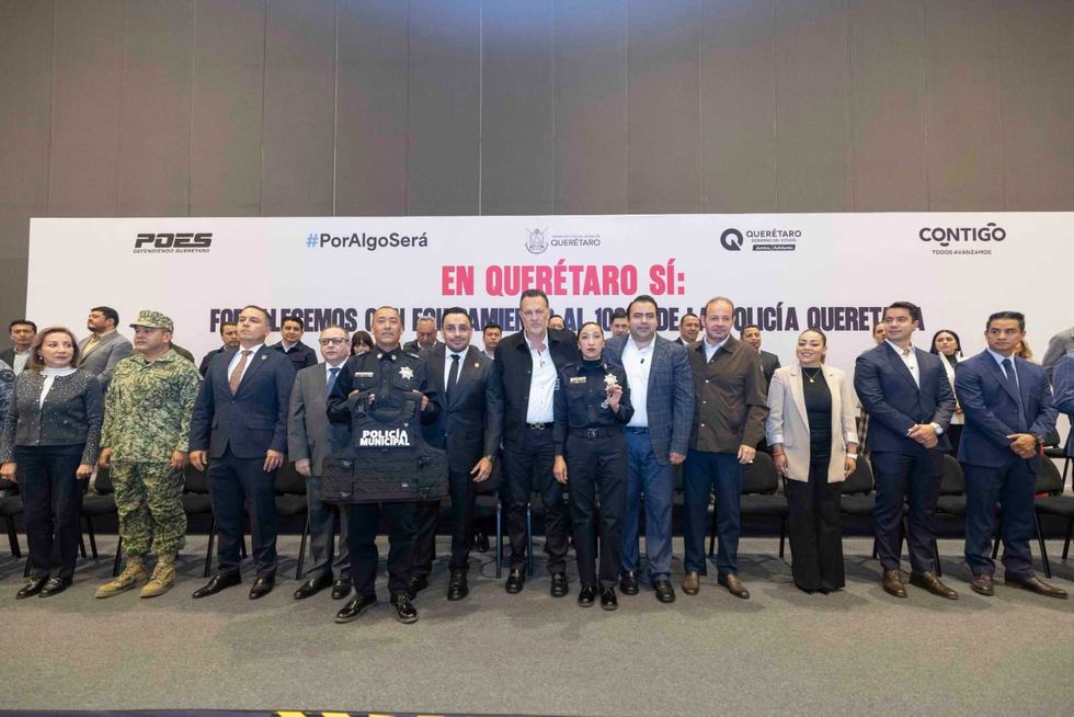 Polic\u00edas estatales y municipales reciben equipamiento t\u00e1ctico y uniformes. La inversi\u00f3n beneficiar\u00e1 a corporaciones de la Zona Metropolitana, Semidesierto y Sierra Gorda.