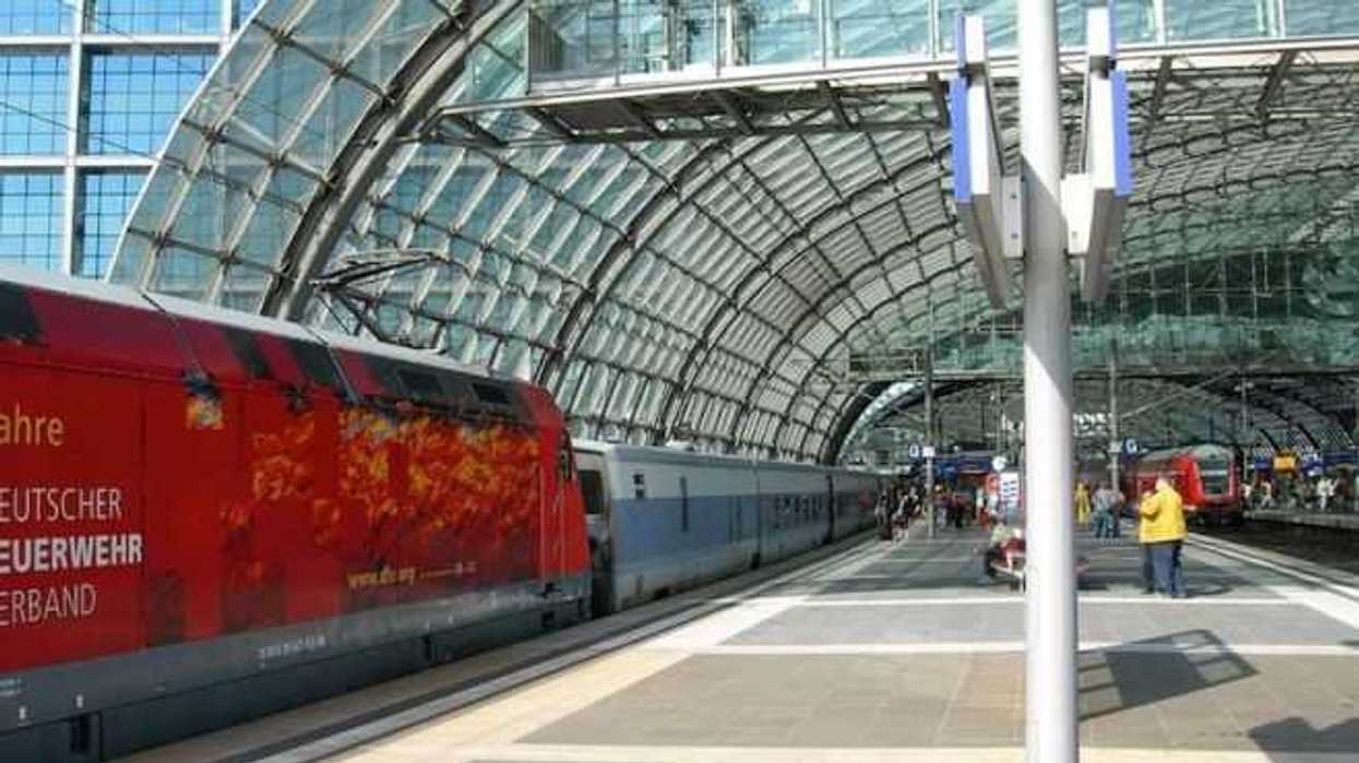 policia-alemana-evacua-estacion-de-tren-en-colonia-por-toma-de-rehenes