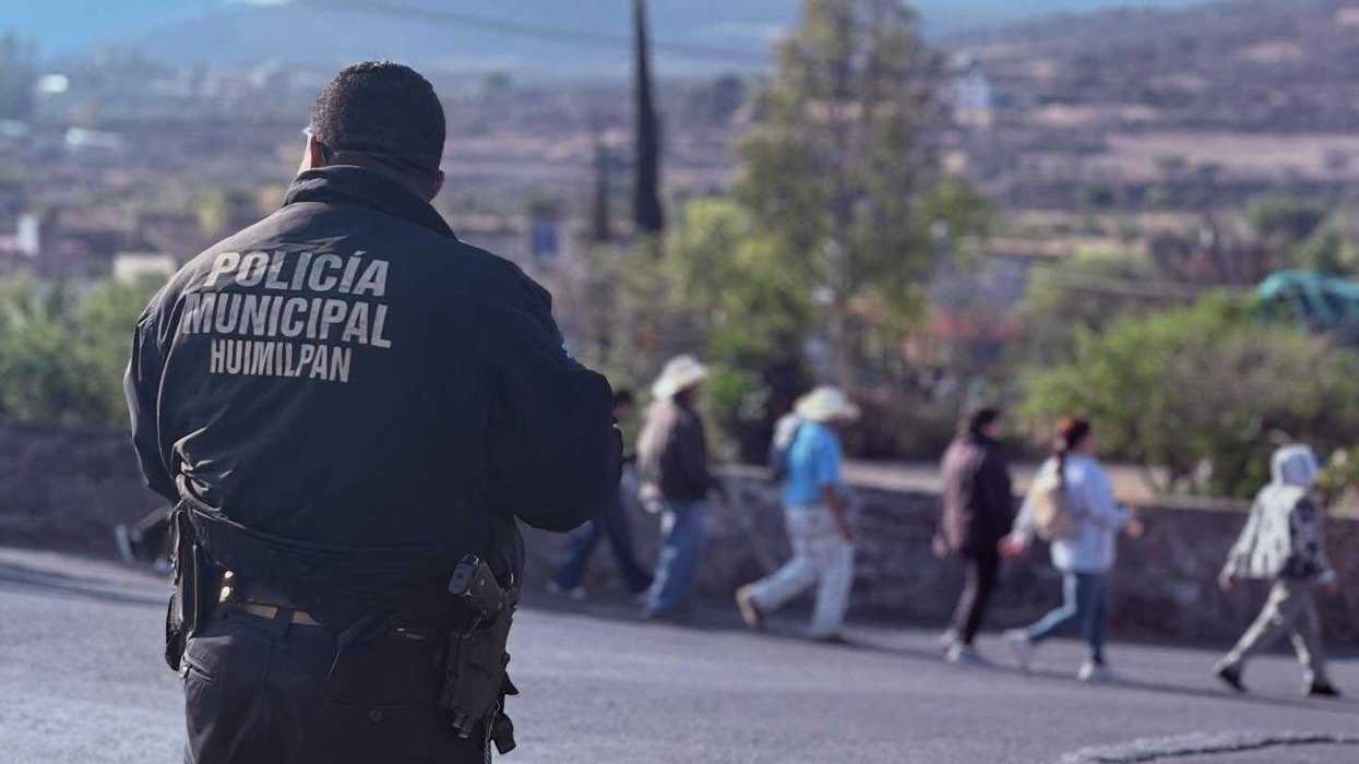 Policía Municipal de Huimilpan escolta peregrinación hacia El Vegil en Semana Santa 2025