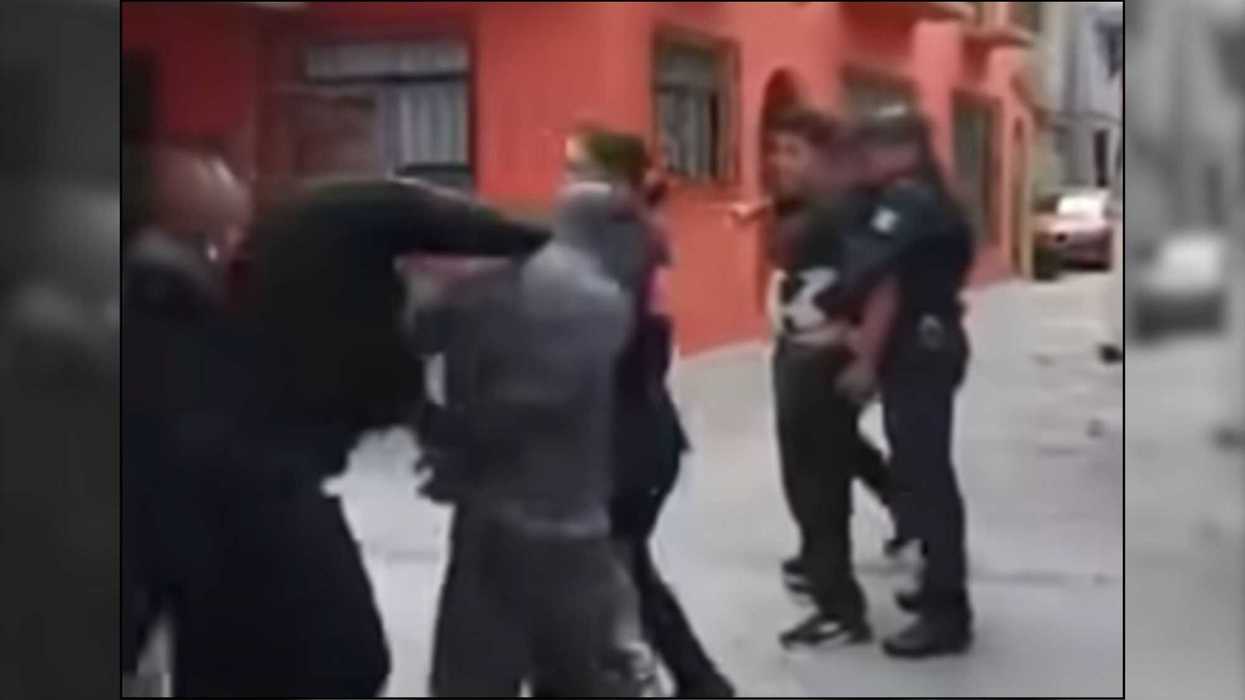 Policías municipales detienen a personas durante operativo tras supuesta riña en San Pedro Ahuacatlán, San Juan del Río