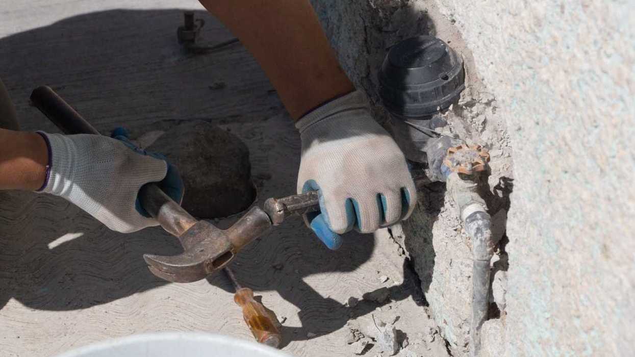 Pozo de agua potable con macromedidor de telemetría instalado por JAPAM durante cortes de agua en San Juan del Río, Querétaro