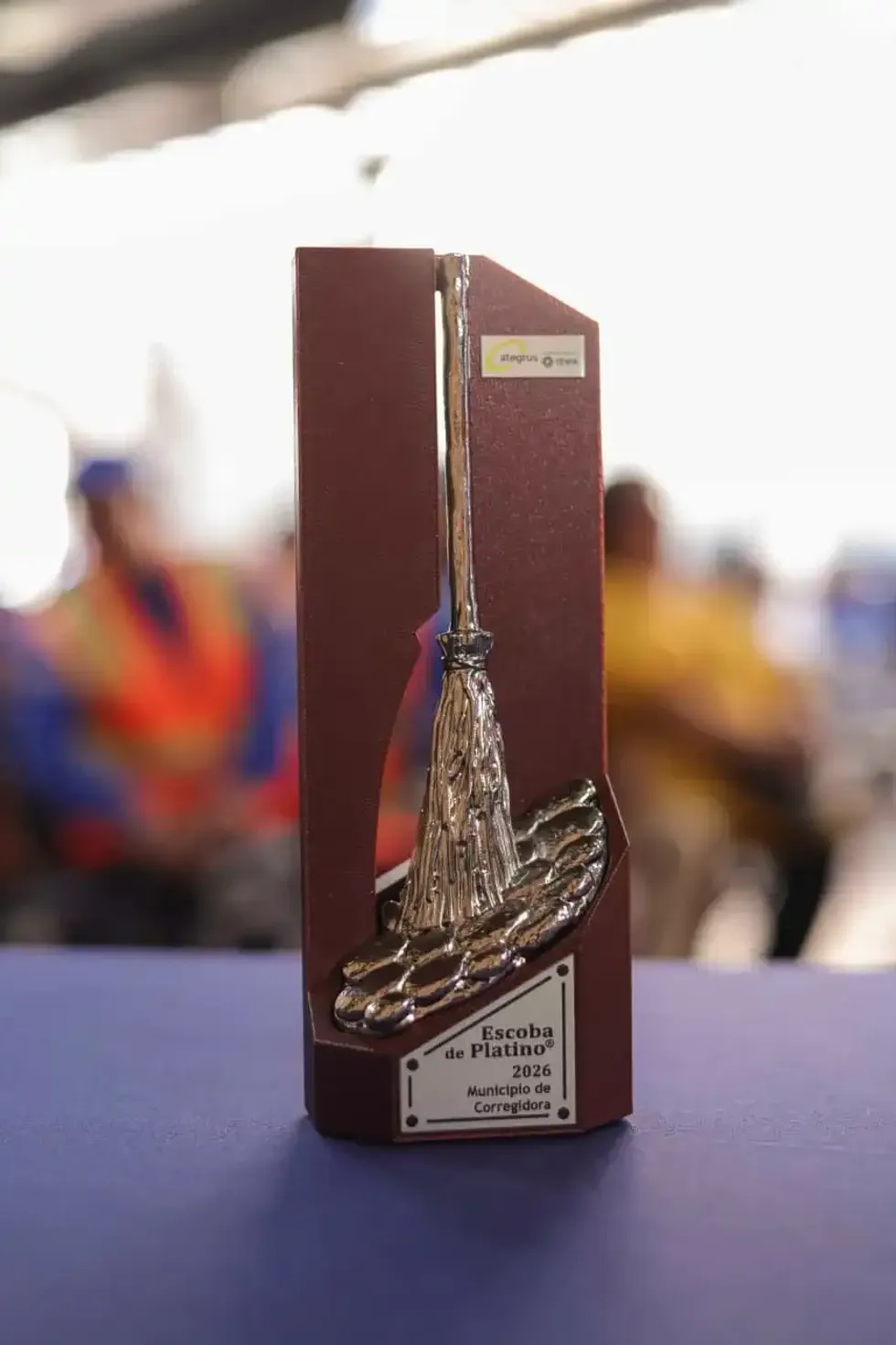 Presea Escoba de Platino 2026 recibida por el Municipio de Corregidora por acciones de limpieza urbana.