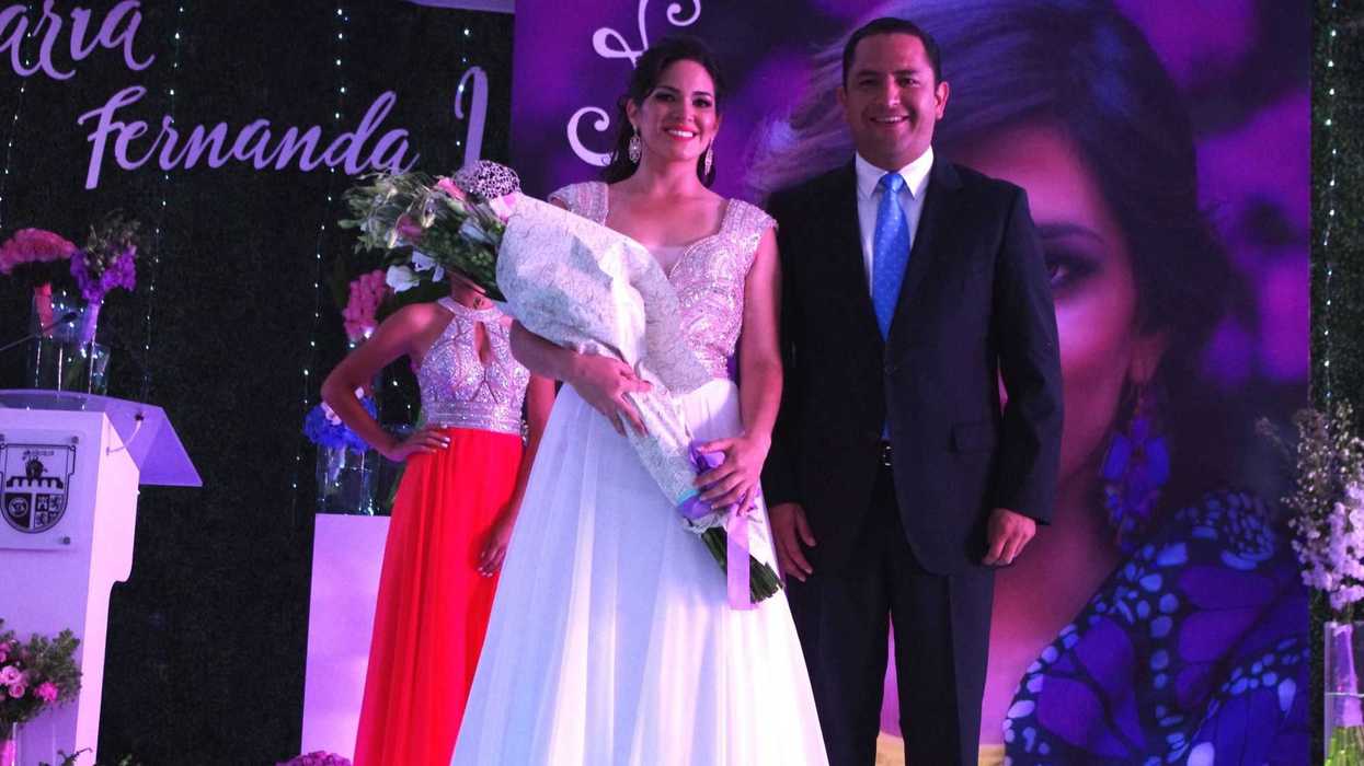 Presenta alcalde Fabián Pineda a María Fernanda Rojas, como reina de la feria. San Juan del Río 2015.