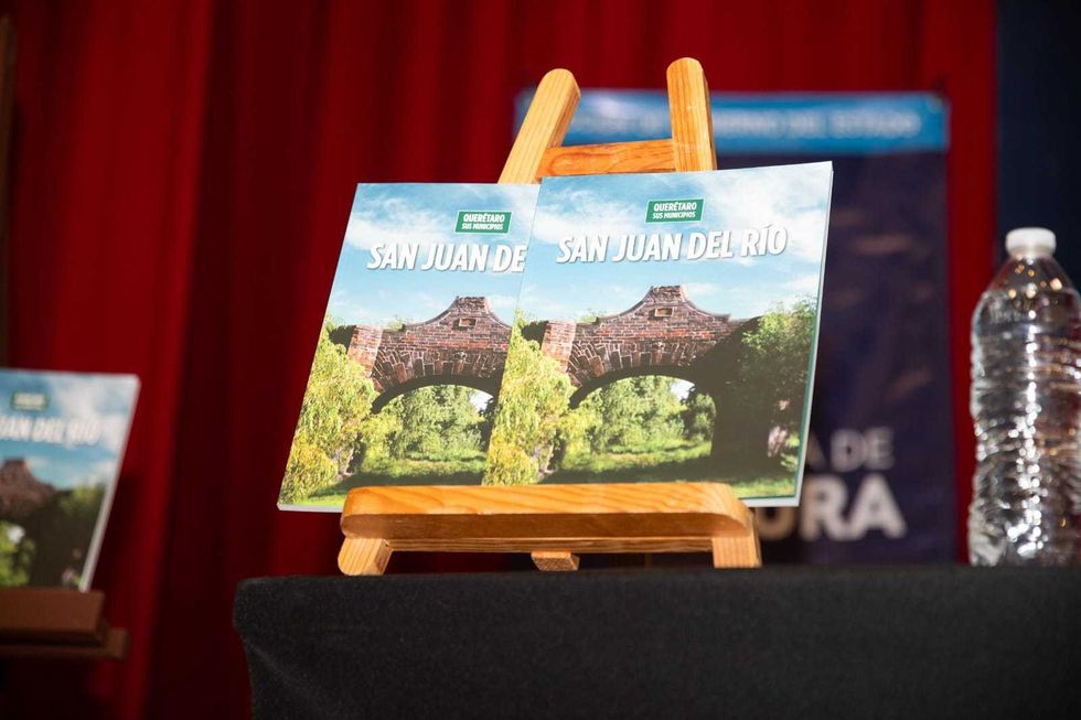 Presentaci\u00f3n del libro San Juan del R\u00edo de la colecci\u00f3n Quer\u00e9taro sus municipios en el Portal del Diezmo del centro hist\u00f3rico sanjuanense