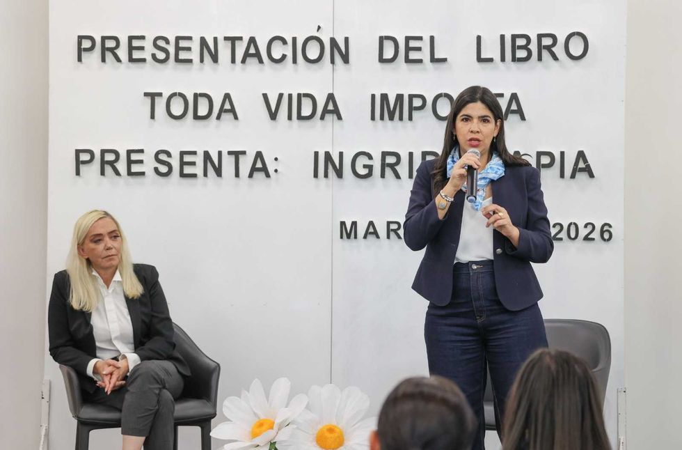 Presentaci\u00f3n del libro Toda Vida Importa de Ingrid Tapia en el Congreso de Quer\u00e9taro
