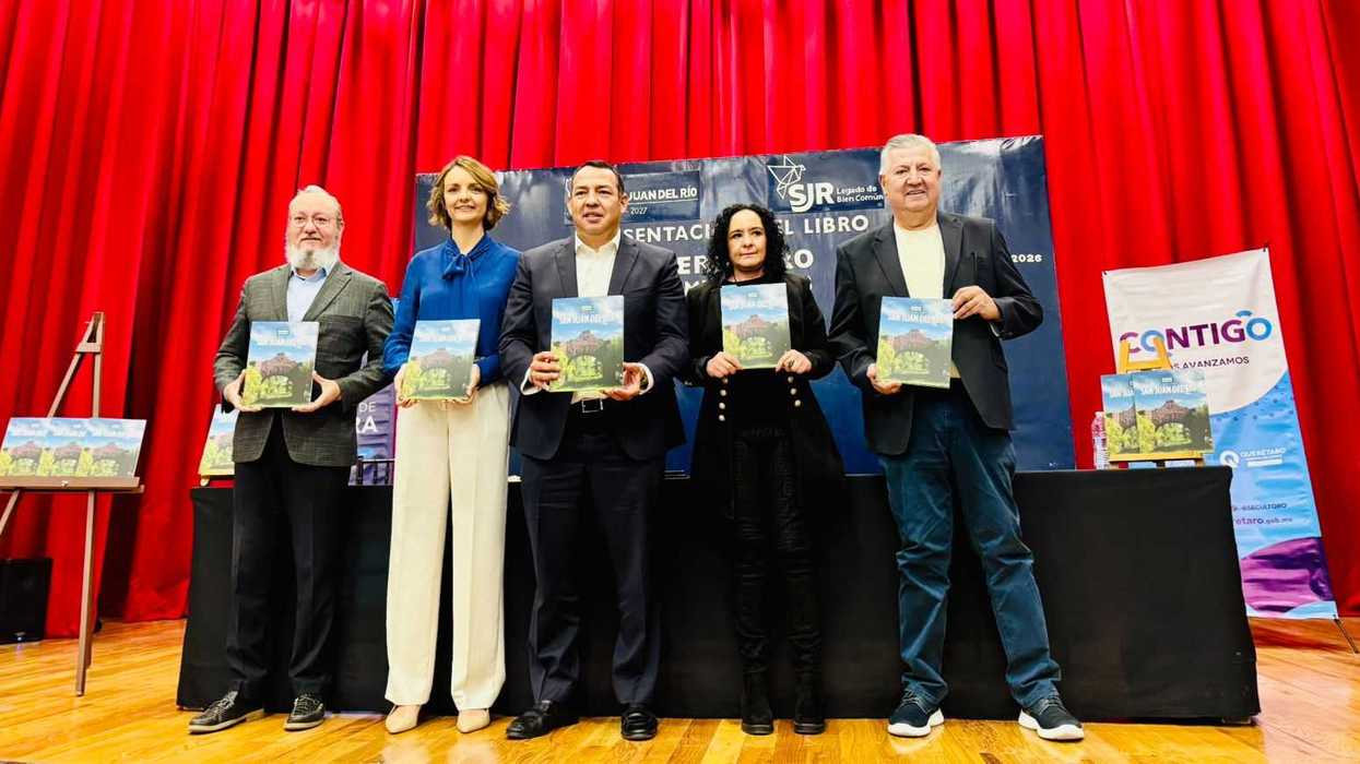 Presentación del libro San Juan del Río primer volumen de la colección Querétaro sus municipios con autoridades estatales y municipales