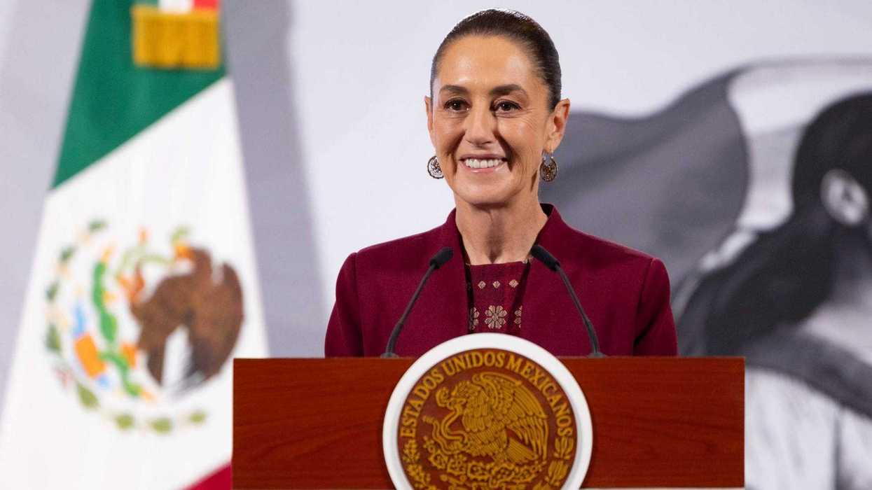 Presidenta Claudia Sheinbaum da banderazo virtual al inicio de construcción del tren Golfo de México desde Palacio Nacional.
