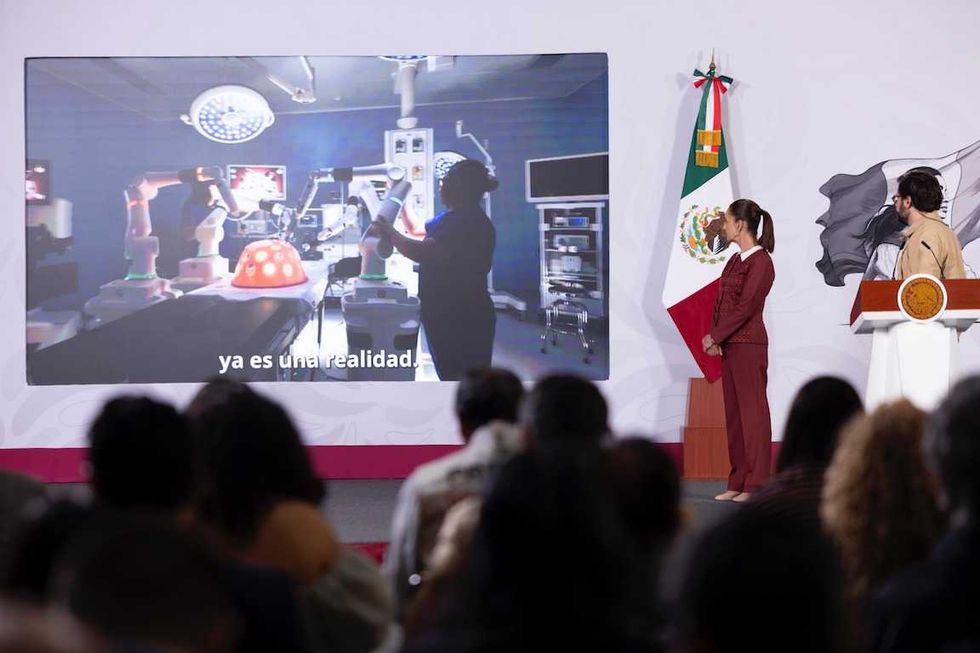 Presidenta Claudia Sheinbaum durante la conferencia matutina donde anunci\u00f3 la modernizaci\u00f3n del sistema de salud p\u00fablica.