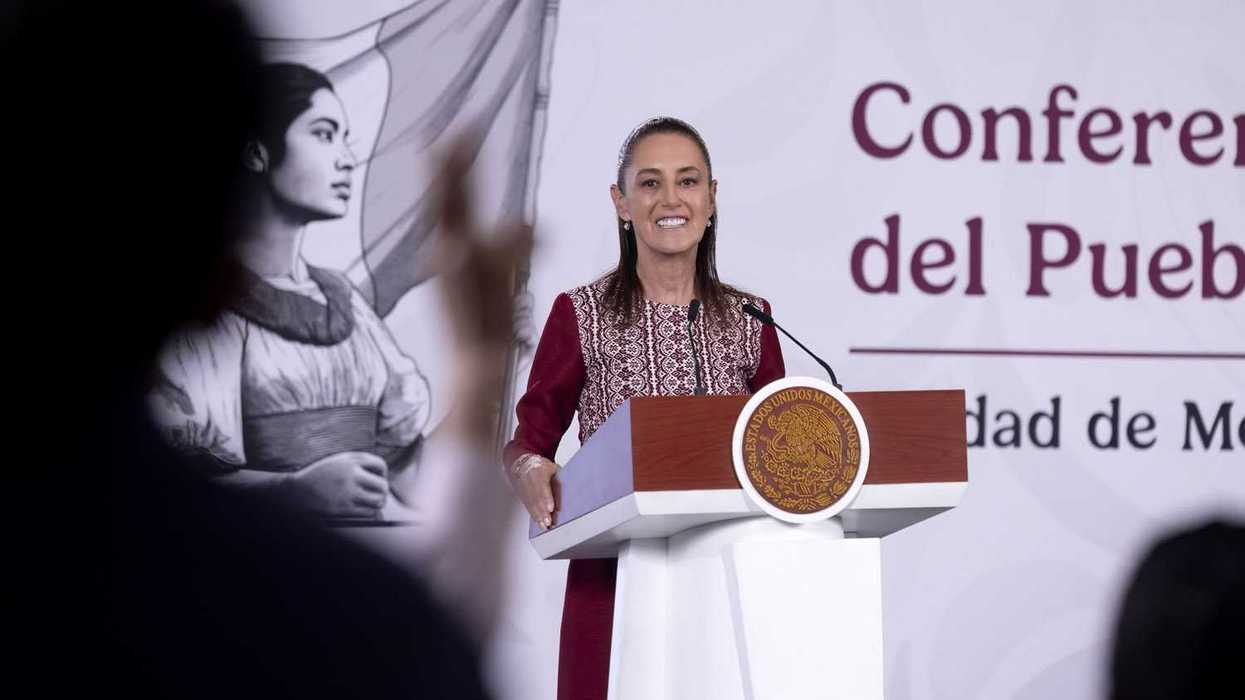 Presidenta de México durante conferencia de prensa en Palacio Nacional respondiendo a cuestionamientos sobre declaraciones contenidas en un libro del exembajador Ken Salazar y el caso de Ismael “El Mayo” Zambada.