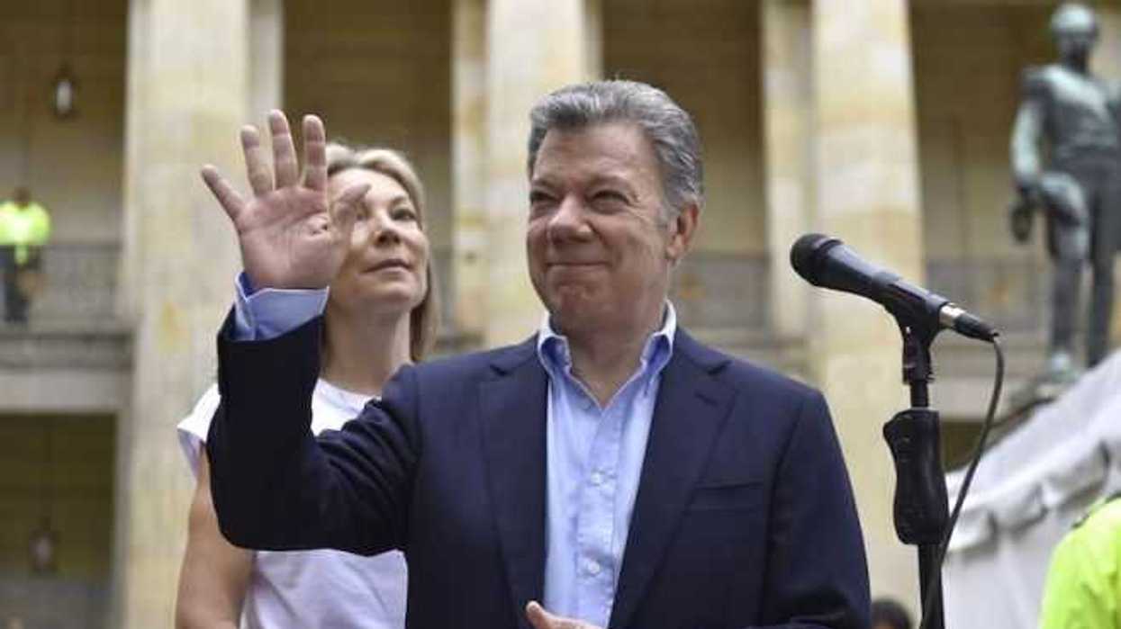 Presidente de Colombia listo para emitir su voto