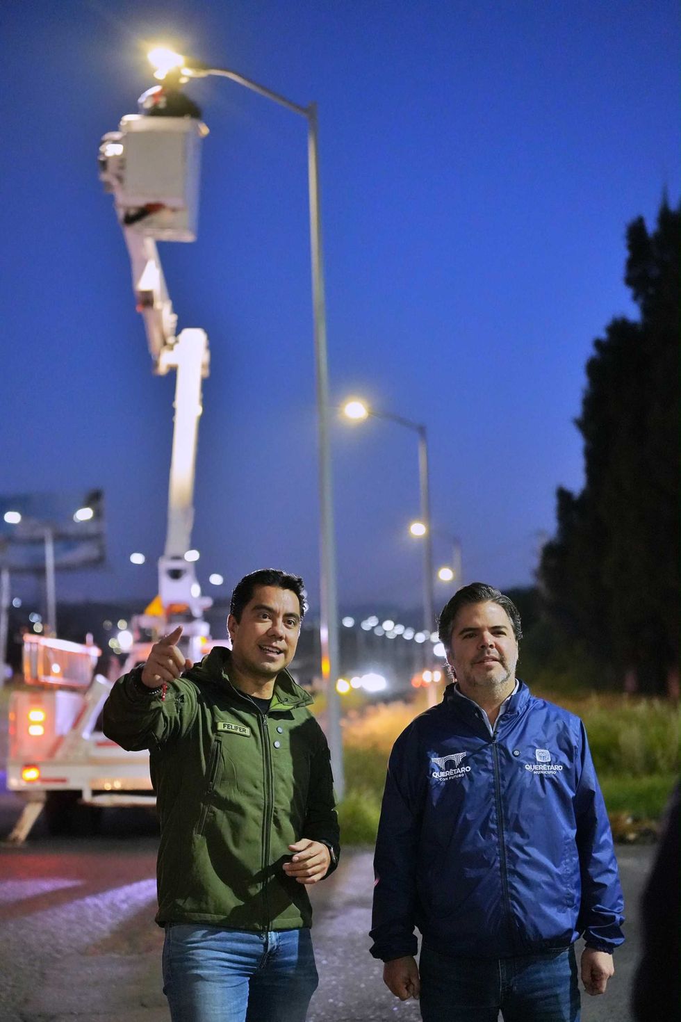 Presidente municipal de Quer\u00e9taro supervisa la instalaci\u00f3n de luminarias LED en el Libramiento Norponiente durante la madrugada del martes 11 de agosto de 2026