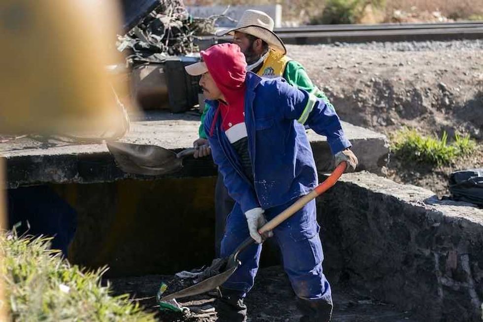 previenen inundaciones mediante limpieza de drenes en san juan del rio