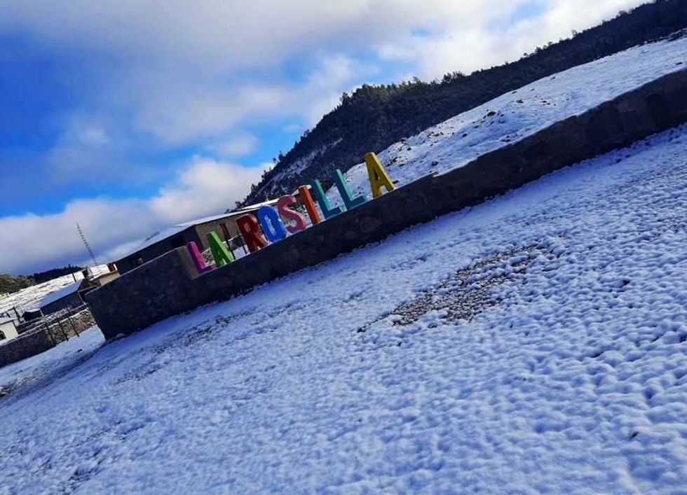 Primera tormenta invernal cubre de nieve a Durango, Sinaloa y Chihuahua.