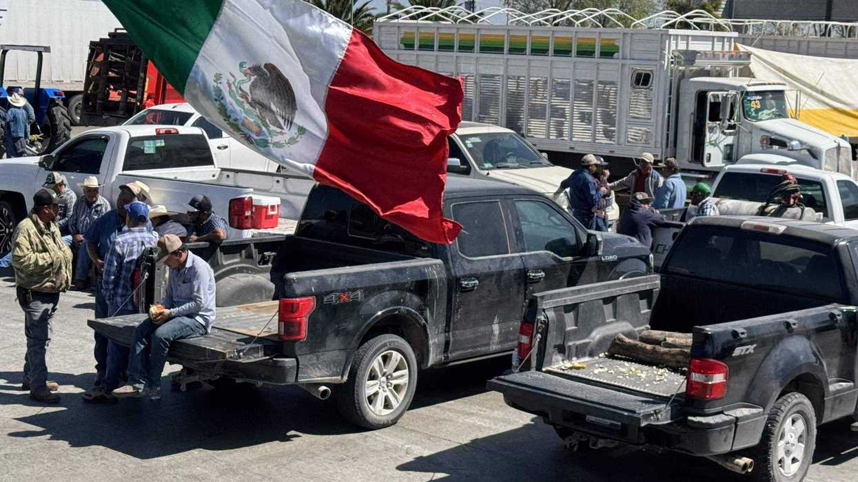 Productores agrícolas de Querétaro levantan bloqueo en caseta de Palmillas tras lograr subsidio de 800 pesos por tonelada de maíz.