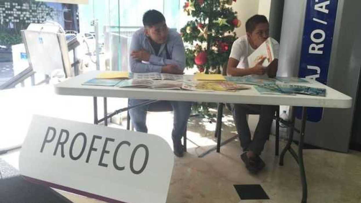 Profeco recibe 31 denuncias de turistas en módulos de Acapulco.