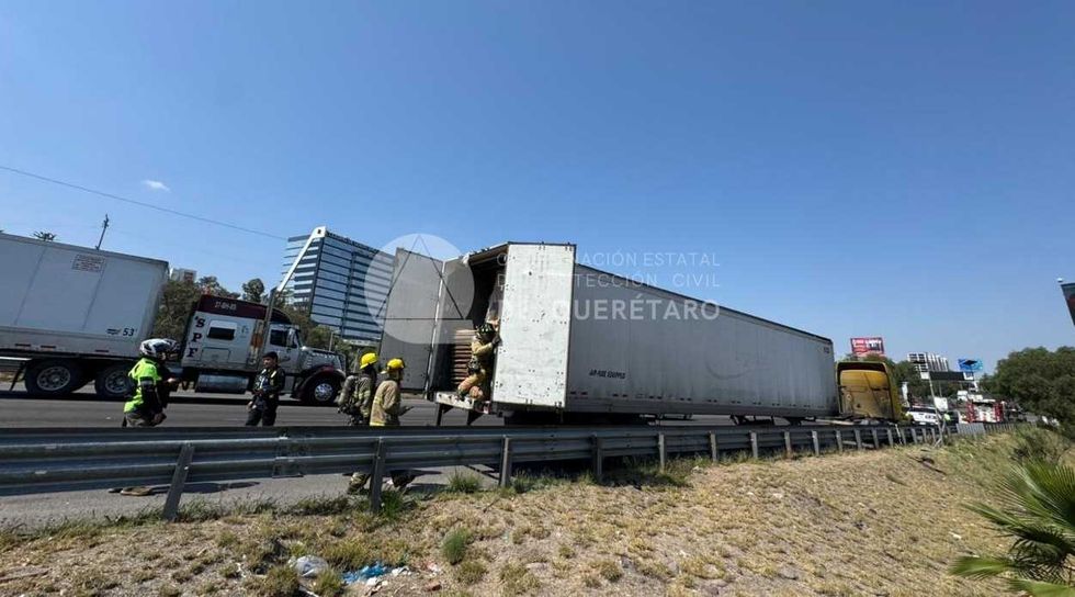 Protecci\u00f3n Civil de Quer\u00e9taro reporta incendio en tractocami\u00f3n sobre carretera 57 frente a Quintas del Marqu\u00e9s