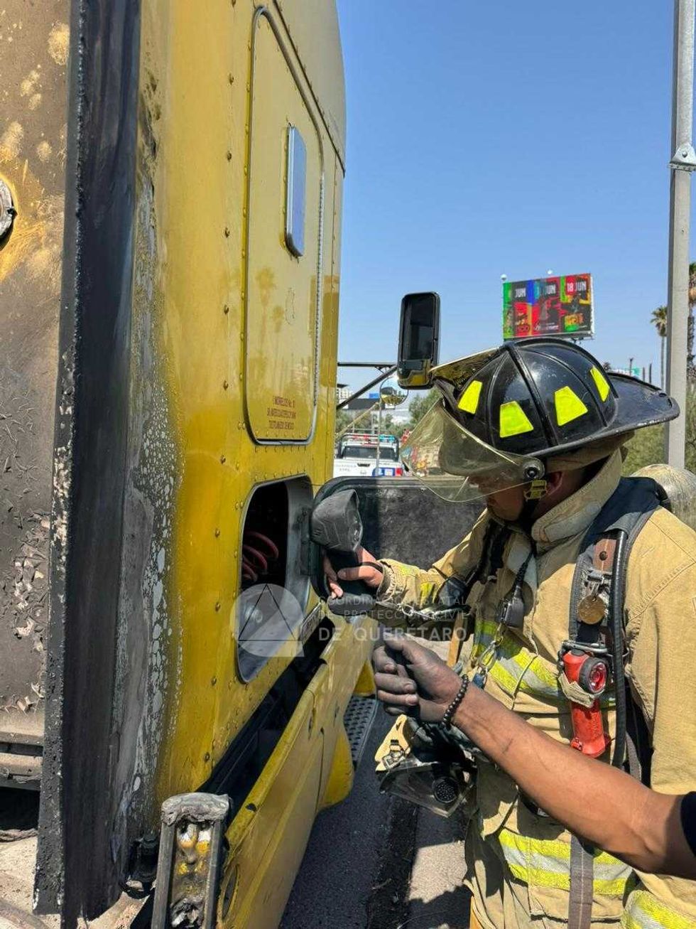Protecci\u00f3n Civil de Quer\u00e9taro reporta incendio en tractocami\u00f3n sobre carretera 57 frente a Quintas del Marqu\u00e9s