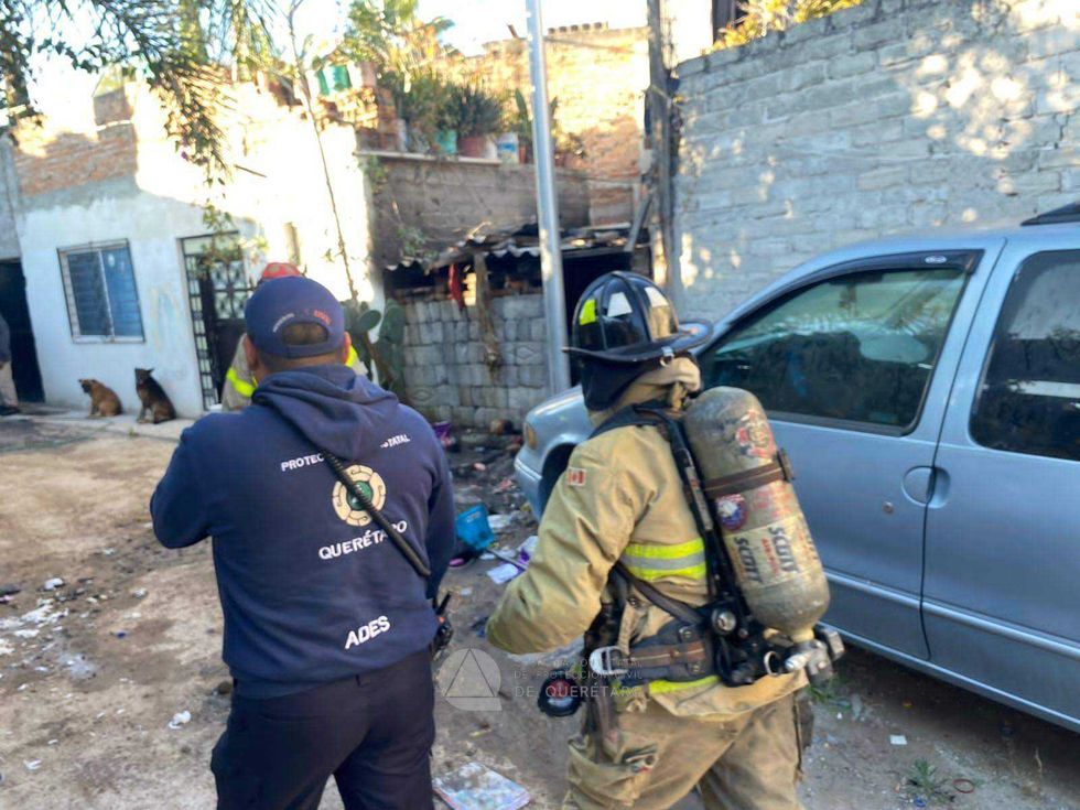 Protección Civil revisa zona afectada tras incendio en Tlacote el Bajo. Foto: Coordinación Estatal de Protección Civil de Querétaro.